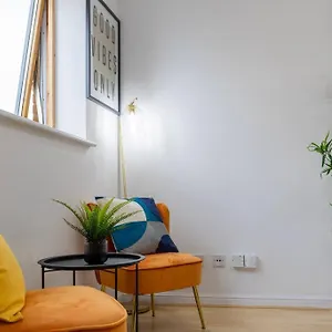  Apartment Morden Apartment, By The Sea With Free Parking